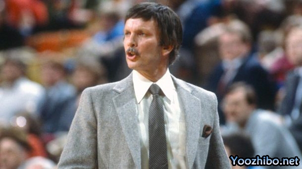 湯姆-尼薩爾科:1976-77賽季NBA最佳教練的傳奇執教生涯
