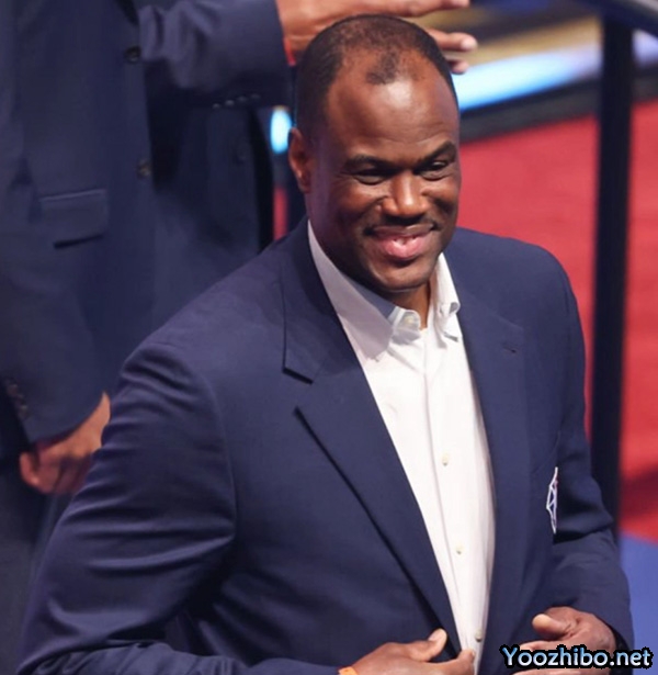 大衛-羅賓遜:NBA75大巨星中的全能中鋒典范