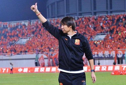 國足主帥李鐵亮相說了什么？李鐵召開就職見面
