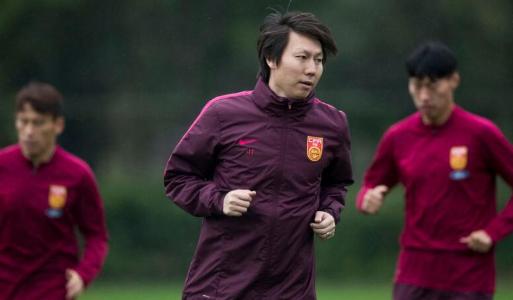 國足主帥李鐵亮相說了什么？李鐵召開就職見面