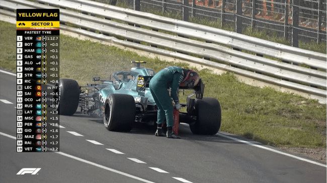 維特爾將賽車停靠至賽道邊